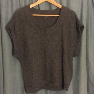 Dark grey, short sleeved sweater